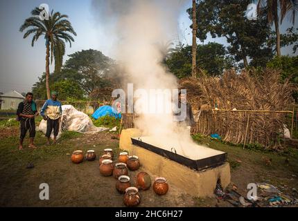 Process Of Making KHEJUR GUR Stock Photo