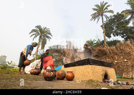 Process Of Making KHEJUR GUR Stock Photo