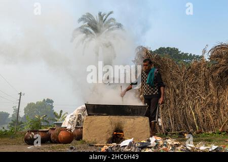 Process Of Making KHEJUR GUR Stock Photo