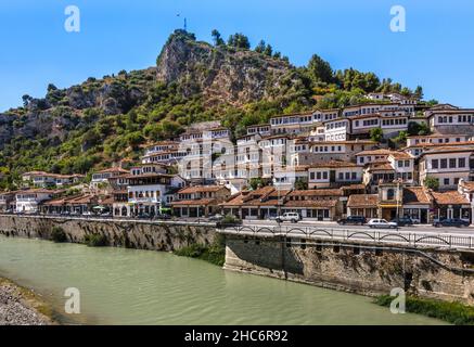 Berat ('Berati') - Panorama of historic old town with river Osumit, called 'the city of thousand windows', a UNESCO World Heritage Site in Mangalem di Stock Photo