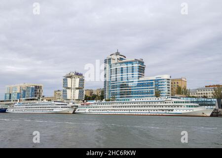 ROSTOV-ON-DON, RUSSIA - OCTOBER 03, 2021: View of passenger river ships against the background of the city embankment on a cloudy October morning Stock Photo