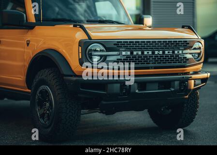 Yellow Ford Bronco Badlands SUV in the USA Stock Photo