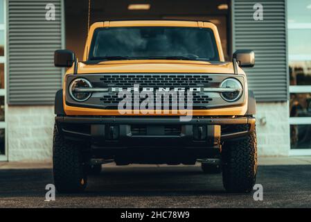 Yellow Ford Bronco Badlands SUV in the USA Stock Photo