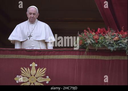 Vatican City, Vatican City. 25th Dec, 2022. Pope Francis Delivers His ...