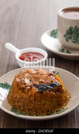 Dim Sum Loh Mai Kai Steamed Glutinous Rice with chicken mushrooms and sausage Stock Photo