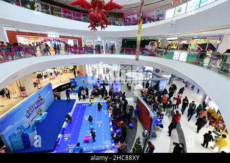 SHANGHAI, CHINA - DECEMBER 25, 2021 - Customers at the newly opened Wanda Plaza on December 25, 2021 in Shanghai, China. Stock Photo