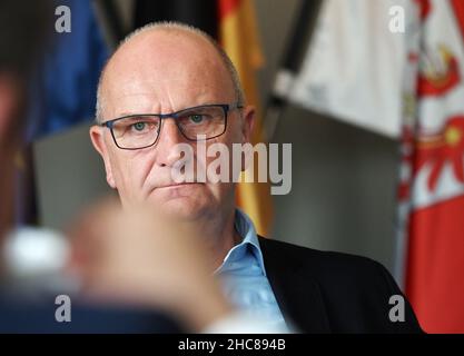 Potsdam, Germany. 15th Sep, 2021. Dietmar Woidke (SPD), Minister President of Brandenburg, recorded during an interview with dpa. (to dpa 'Woidke: Decide on question of compulsory vaccination only later') Credit: Soeren Stache/dpa-Zentralbild/dpa/Alamy Live News Stock Photo