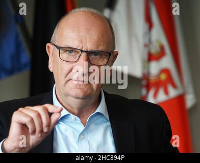 Potsdam, Germany. 15th Sep, 2021. Dietmar Woidke (SPD), Minister President of Brandenburg, recorded during an interview with dpa. (to dpa 'Woidke: Decide on question of compulsory vaccination only later') Credit: Soeren Stache/dpa-Zentralbild/dpa/Alamy Live News Stock Photo