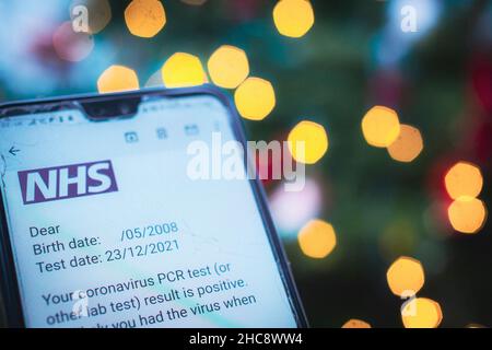 Close up of phone with NHS coronavirus PCR test positive message Stock Photo