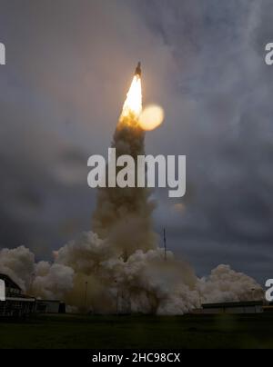 KOURO, FRENCH GUIANA - 25 December 2021 - The James Webb Space Telescope launches onboard an Ariane 5 rocket from the ELA-3 Launch Zone of Europe’s Sp Stock Photo