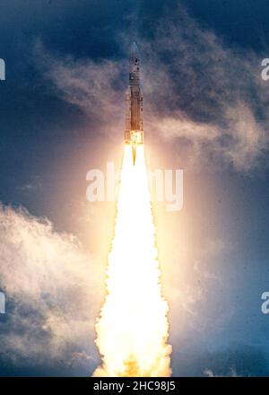 KOURO, FRENCH GUIANA - 25 December 2021 - The James Webb Space Telescope launches onboard an Ariane 5 rocket from the ELA-3 Launch Zone of Europe’s Sp Stock Photo