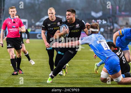 LONDON, UNITED KINGDOM. 26th, Dec 2021. Sean Maitland of Saracens is tackled during Gallagher Premiership Rugby Round 11 Match between Saracens vs Worcester Warriors at Twickenham Stoop Stadium on Sunday, 26 December 2021. LONDON ENGLAND.  Credit: Taka G Wu/Alamy Live News Stock Photo