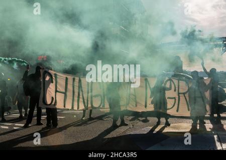 Seattle, USA. 25th Sep, 2021. Late in the day protestors setting off smoke grenades at the Chinga La Migra Anti-Ice march. Stock Photo