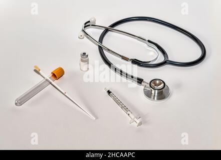 Group of medical objects, consisting of a syringe, a vial of medication ...
