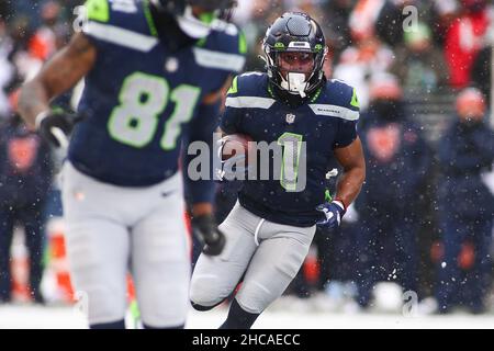 Seattle Seahawks wide receiver Dee Eskridge (1) runs with the ball ...