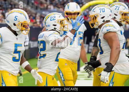 Los Angeles Chargers offensive tackle Rashawn Slater (70) guards during an  NFL football game Cleveland Browns Sunday, Oct. 10, 2021, in Inglewood,  Calif. (AP Photo/Kyusung Gong Stock Photo - Alamy