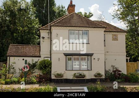Marlow, UK - July 19, 2021: View from the River Thames of the Lock Keeper's cottage at Marlow Lock in Buckinghamshire. Stock Photo