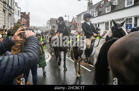 Lewes UK 27th December 2021 - The Southdown and Eridge Hunt parades through Lewes town centre on the Boxing Day bank holiday in the UK : Credit Simon Dack / Alamy Live News Stock Photo