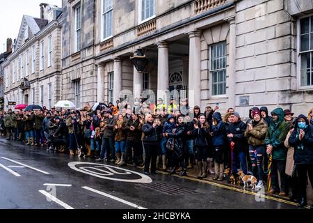 Lewes, UK. 27th Dec, 2021. Pro hunt supporters cheer The Southdown and Eridge Hunt as they arrive in Lewes High Street for their annual Boxing Day meeting, The event was switched this year to the 27th as Boxing Day fell on the Sunday. Credit: Grant Rooney/Alamy Live News