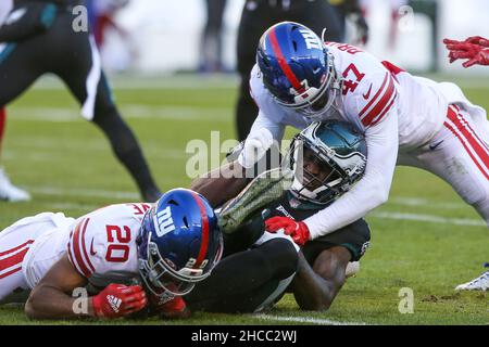 New York Giants safety Julian Love (20) defends against the Washington  Commanders during an NFL football game Sunday, Dec. 4, 2022, in East  Rutherford, N.J. (AP Photo/Adam Hunger Stock Photo - Alamy