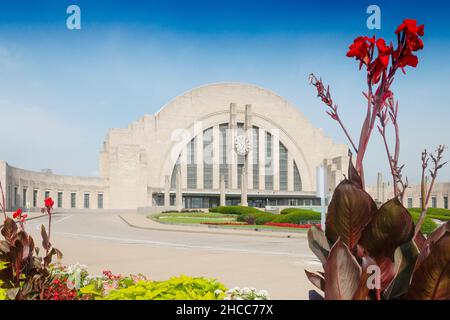 Cincinnati Union Terminal is an Art Deco intercity train station and museum center  in Cincinnati Ohio housing a museum and mosaic murals by Wind Reis Stock Photo