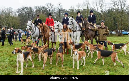 James Holliday, Huntsman John Holliday, Lady Alice Manners, Emma, Duchess of Rutland (on foot), Lady Eliza Manners, Lady Violet Manners, Charles, Marquis of Granby (on foot) at The Belvoir Hunt Boxing Day meet at The Belvoir Castle Engine Yard, Monday 27 December 2021 © 2021 Nico Morgan. All Rights Reserved Stock Photo