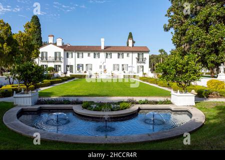 Jekyll Island, Georgia, USA - Dec. 13, 2021: Crane Cottage at The Jekyll Island Club and Resort is a popular luxury venue for weddings. Stock Photo