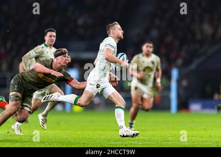 LONDON, UNITED KINGDOM. 27th, Dec 2021. Rory Hutchinson of Northampton Saints is tackled during Gallagher Premiership Rugby Match between Harlequins vs Northampton Saints at Twickenham Stadium on Monday, 27 December 2021. LONDON ENGLAND.  Credit: Taka G Wu/Alamy Live News Stock Photo