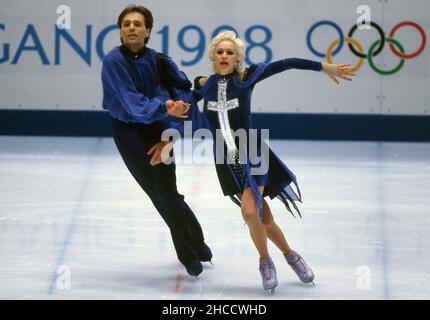 Nagano, Japan. 26th Dec, 2021. firo: Sports, winter sports Olympia, Olympics, 1998 Nagano, Japan, Olympic winter games, 98, archive images figure skating, ice pair skating, pair skating Oxana Vladimirovna Grishchuk, Russia, wins, gold, with, and, Evgeni Arkadyevich Platov Credit: dpa/Alamy Live News Stock Photo