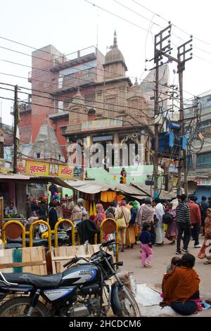 Varanasi, Uttar Pradesh, India. 13th Dec, 2012. Sri Brihaspati Hindu Temple or Temple of Jupiter on Dashashwamedh Ghat Road in Varanasi (Credit Image: © Prabhas Roy/Pacific Press via ZUMA Press Wire) Stock Photo