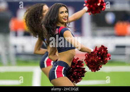 Houston, TX, USA. 26th Dec, 2021. A Houston Texans Cheerleader performs prior to an NFL football game between the Los Angeles Chargers and the Houston Texans at NRG Stadium in Houston, TX. The Texans won the game 41 to 29.Trask Smith/CSM/Alamy Live News Stock Photo