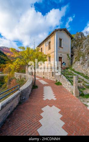 Villalago (Abruzzo, Italy) - A view of medieval village in province of L'Aquila, in the gorges of Sagittarius, with Lago San Domenico lake, at foliage Stock Photo