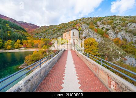 Villalago (Abruzzo, Italy) - A view of medieval village in province of L'Aquila, in the gorges of Sagittarius, with Lago San Domenico lake, at foliage Stock Photo