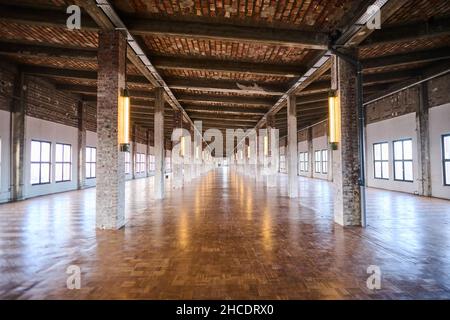 Berlin, Germany. 20th Dec, 2021. The 5th floor in the oldest part in the building complex of the GDR broadcasting is empty and is rented for events. 30 years ago on 31.12.1991 the former GDR radio station in the Nalepastraße was dissolved. Credit: Annette Riedl/dpa/Alamy Live News Stock Photo