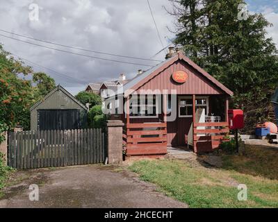 The local post office shop in Plockton village in Lochalsh, Wester Ross, West Highlands Scotland UK - shed post office Stock Photo