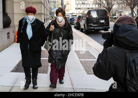 New York, USA. 28th Dec, 2021. (L-R) Isabel and Christine Maxwell, Gishlain Maxwell's sisters, arrive at the federal courthouse in the Southern District of New York for the trial of Ghislaine Maxwell, in New York, NY, on December 28, 2021. It's the fifth day of jury deliberation whether the British socialite is a dangerous predator who recruited teenagers to be sexually abused by financier Jeffrey Epstein, as prosecutors claim. (Photo by Gabriele Holtermann/Sipa USA) Credit: Sipa USA/Alamy Live News Stock Photo