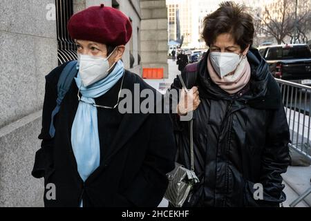 New York, USA. 28th Dec, 2021. (L-R) Isabel and Christine Maxwell, Gishlain Maxwell's sisters, arrive at the federal courthouse in the Southern District of New York for the trial of Ghislaine Maxwell, in New York, NY, on December 28, 2021. It's the fifth day of jury deliberation whether the British socialite is a dangerous predator who recruited teenagers to be sexually abused by financier Jeffrey Epstein, as prosecutors claim. (Photo by Gabriele Holtermann/Sipa USA) Credit: Sipa USA/Alamy Live News Stock Photo