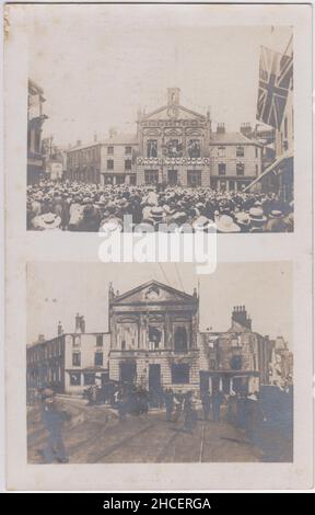 Before and after photographic postcard showing Luton Town Hall before and after the 1919 Peace Day riots. The civic building was set on fire by ex-servicemen unhappy at their post-war treatment. One photograph shows the peace day celebration on 19 July 1919, with a crowd outside the Town Hall. The other shows the shell of the building after it had been set on fire Stock Photo