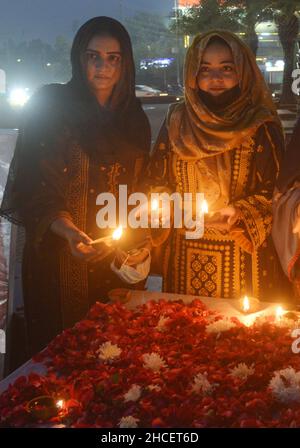 Lahore, Pakistan. 27th Dec, 2021. Activists of Pakistani People Party (PPP) light the earth lamp during 14th death anniversary of former prime minister of Pakistan Mohtarma Benazir Bhutto at liberty chowk Lahore (Photo by Rana Sajid Hussain/Pacific Press/Sipa USA) Credit: Sipa USA/Alamy Live News Stock Photo