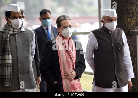 New Delhi, India. 28th Dec, 2021. NEW DELHI, INDIA - DECEMBER 28: Congress interim president Sonia Gandhi arrives for the 137th foundation day celebrations of Indian National Congress, at AICC headquarters on December 28, 2021 in New Delhi, India. (Photo by Arvind Yadav/Hindustan Times/Sipa USA) Credit: Sipa USA/Alamy Live News Stock Photo
