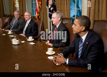 United States President George W. Bush chairs a meeting on the state of the economy in the Cabinet Room of the White House in Washington, DC on September 25, 2008. Pictured, from left to right: President Bush; US Senate Majority Leader Harry Reid (Democrat of Nevada); US Senate Minority Leader Mitch McConnell (Republican of Kentucky), and US Senator Barack Obama (Democrat of Illinois), the Democratic Party nominee for President of the US. Credit: Kristoffer Tripplaar/Pool via CNP Stock Photo