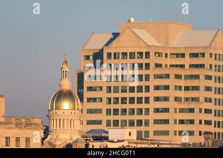 The New Jersey State House Capitol building, in Trenton, seen from the Pennsylvania side. Stock Photo