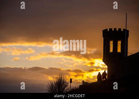 Crail, FIFE, SCOTLAND. Scotland Uk, weather. A lovely sunset fell over the small harbour fishing village of Crail in Fife, Scotland. A couple walk past Crail Castle at sunset Picture Credit: phil wilkinson/Alamy Live News Stock Photo