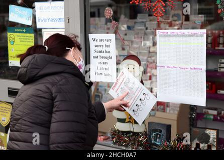 Etwall, Derbyshire, UK. 29th December 2021. A sign informing of the lack of Covid-19 lateral flow tests hangs in the window of a pharmacy after Pharmacists warned of patchy supplies of rapid Covid tests following changes to self-isolation rules.  Credit Darren Staples/Alamy Live News. Stock Photo