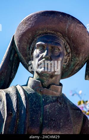 LAGOS, PORTUGAL - 23rd OCTOBER 2021: Statue of the famouse navigator, Infante Dom Henrique , in the town square of Lagos, Algarve, Portugal. Stock Photo