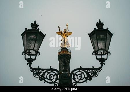 Goddess Victoria on a rainy day, Siegessäule Berlin - Victory Column, Nov. 2021 Stock Photo