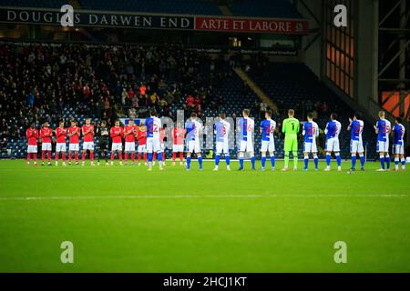 Blackburn, UK. 29th Dec, 2021. Players of both teams observe a minutes applause for fans lost during the year in Blackburn, United Kingdom on 12/29/2021. (Photo by Conor Molloy/News Images/Sipa USA) Credit: Sipa USA/Alamy Live News Stock Photo