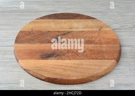 Blank round dark wooden chopping board on gray wooden background, top view, copy space Stock Photo