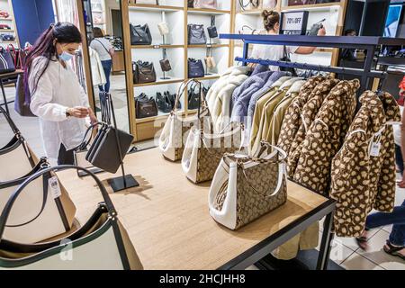 Tapestry's (TPR) Coach Tops Capri's (CPRI) Michael Kors in Handbag Wars -  Bloomberg