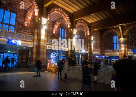 Features and architecture of Amsterdam Central Station in the evening Stock Photo